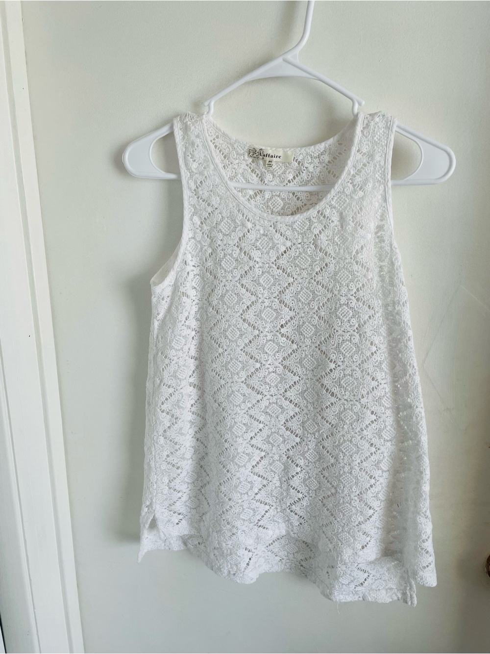 Women's White Lace Sleeveless Tank by - Picture 2 of 3